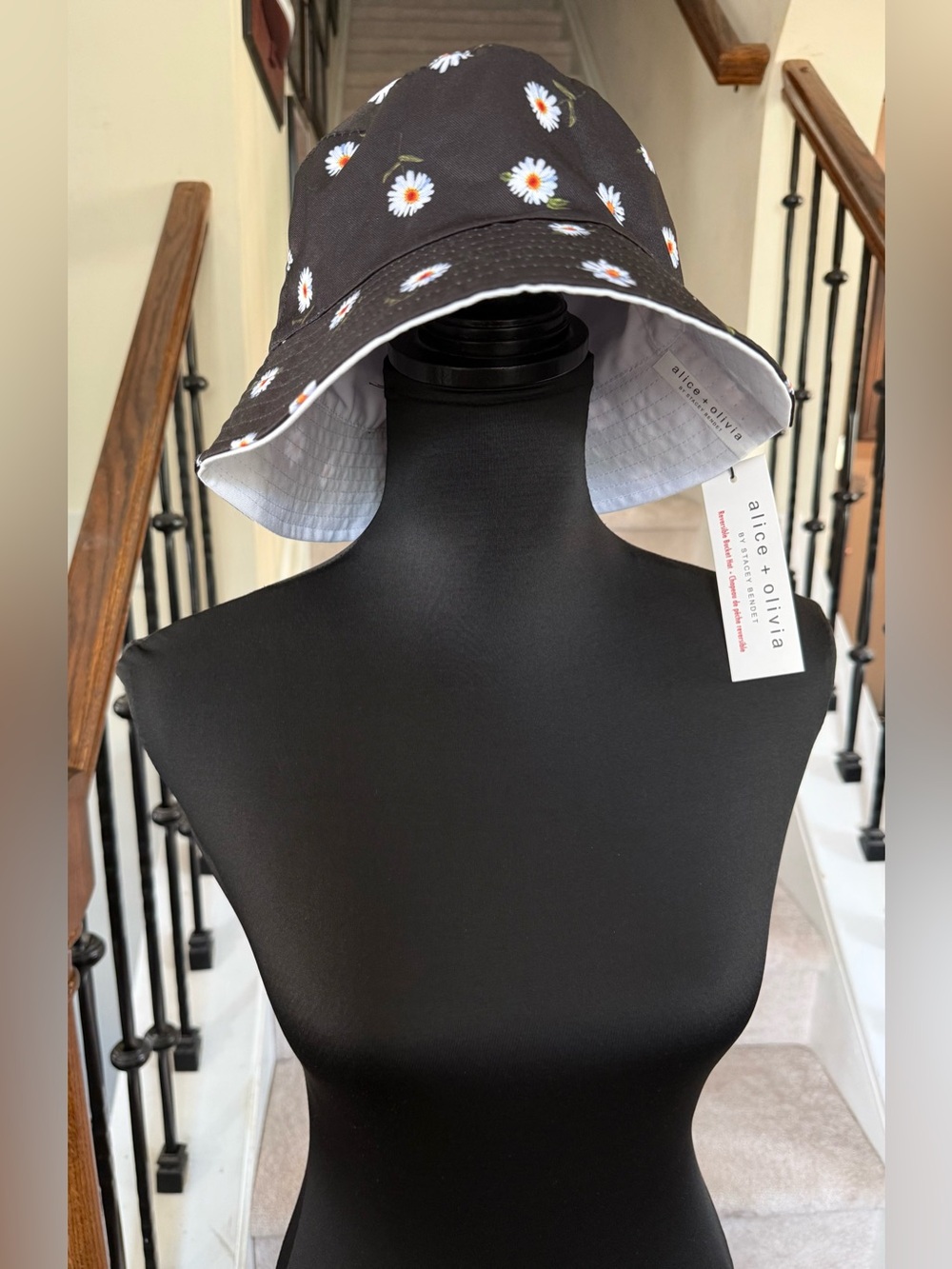 Alice + Olivia Reversible Bucket Hat in Black & White